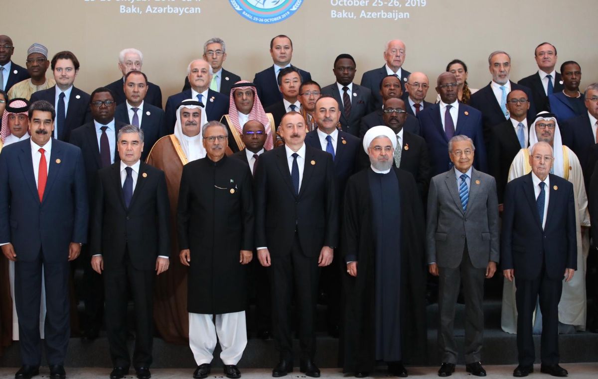 В г. Баку начал работу  XVIII Саммит глав государств и правительств стран-членов Движения неприсоединения на тему «Обеспечение совместного и адекватного реагирования на вызовы современного мира»