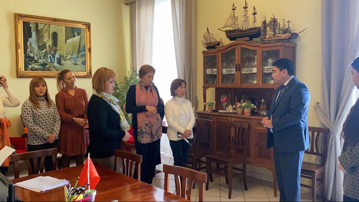 Посольство Кыргызской Республики в Италии осуществило выезды в места компактного проживания граждан Кыргызстана в Италии.