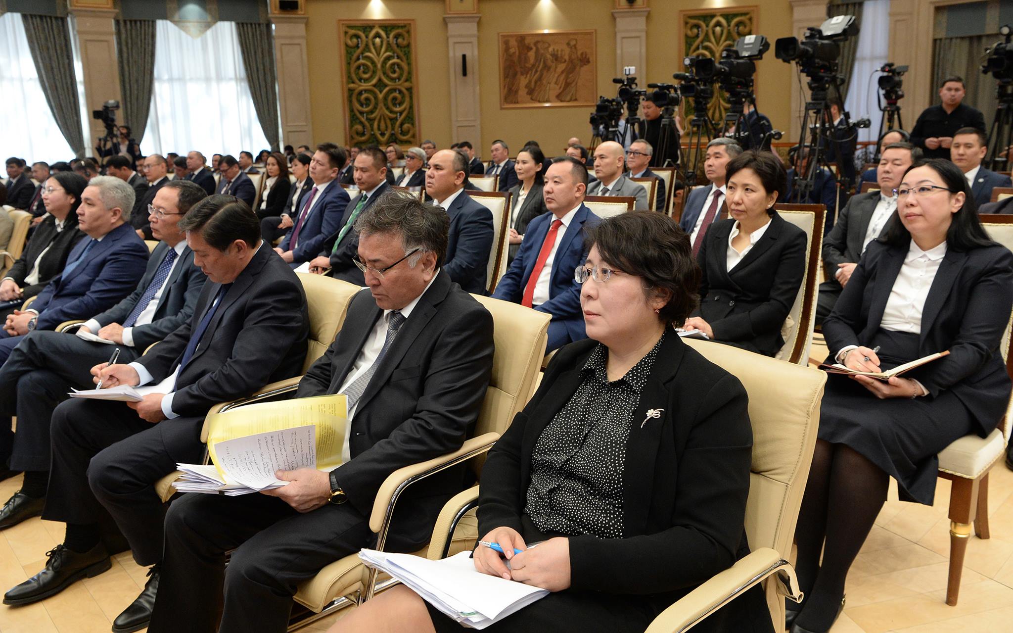 На совещании также участвовали министры и руководители ведомств страны.