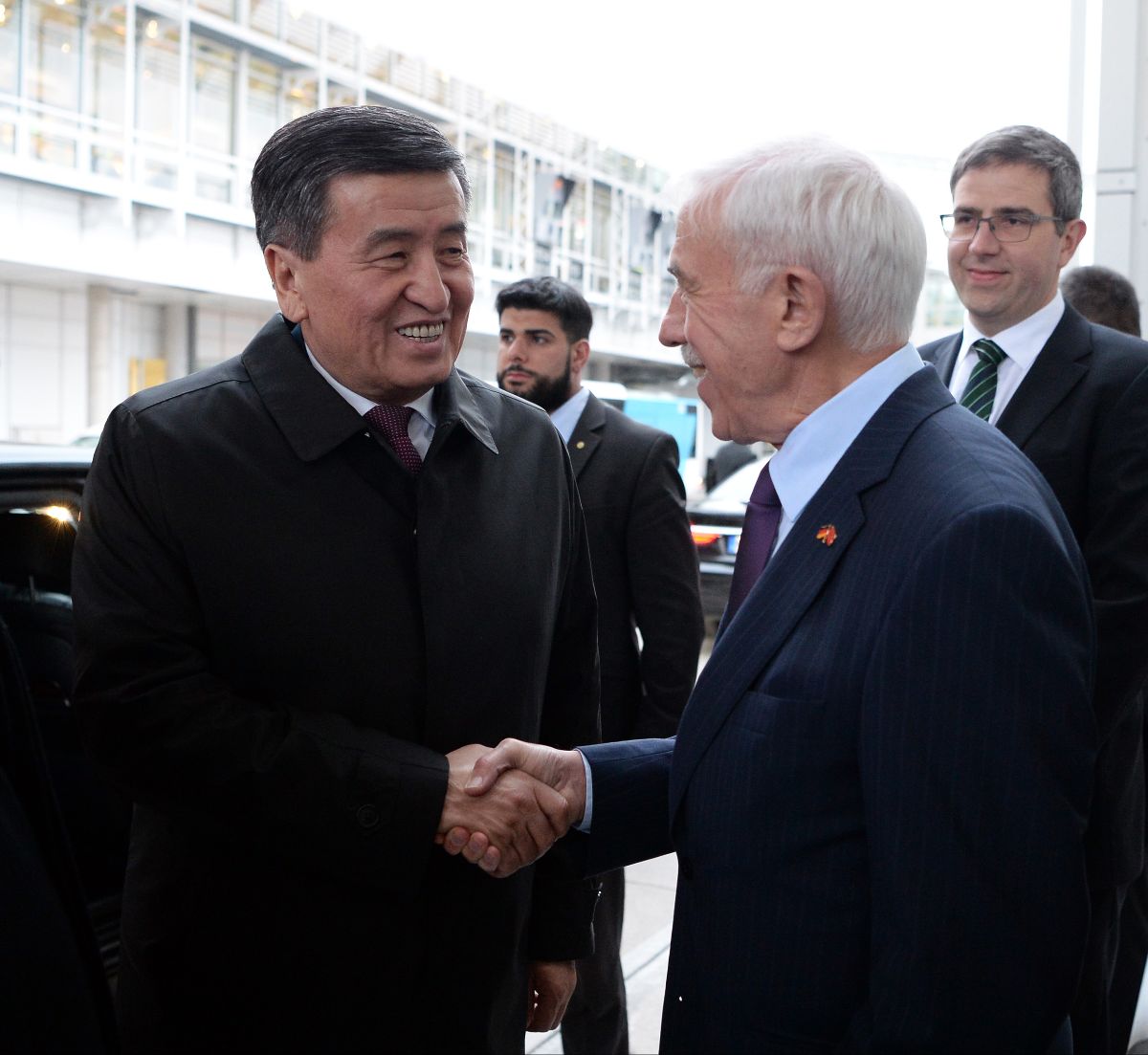 Глава государства также проведет встречу с кыргызстанцами, которые работают и учатся в Германии.