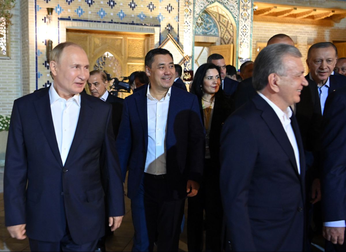 Президент Садыр Жапаров совместно с лидерами стран ШОС принял участие в посадке деревьев в туристическом комплексе «Шелковый путь Самарканд»