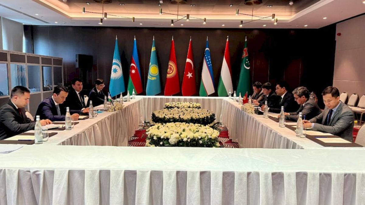 2022-жылдын 9-ноябрында өтүүчү Мамлекет башчыларынын Саммитинин алдында Өзбекстан Республикасынын Самарканд шаарында Түрк мамлекеттер уюмунун (ТМУ) соода/экономика боюнча 11-министрлик жолугушуусу өтүүдө.