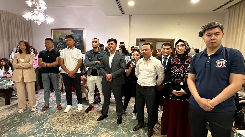 The Embassy of the Kyrgyz Republic in the State of Kuwait organized iftar for compatriots living in Kuwait, on April 10, 2023. In his speech, Ambassador Extraordinary and Plenipotentiary A. Karagulov congratulated all participants on the Holy month of Ramadan and wished them success in their work. He stressed that the Embassy will always strive to strengthen friendship and unity between the citizens.