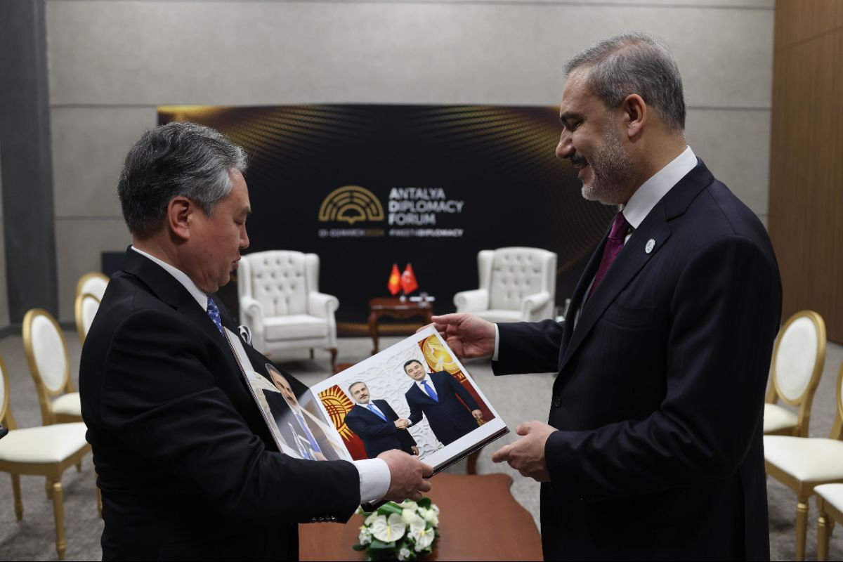 The Minister of Foreign Affairs of the Kyrgyz Republic Mr. Zheenbek Kulubaev met with the Minister of Foreign Affairs of the Republic Türkiye Mr. Hakan Fidan
