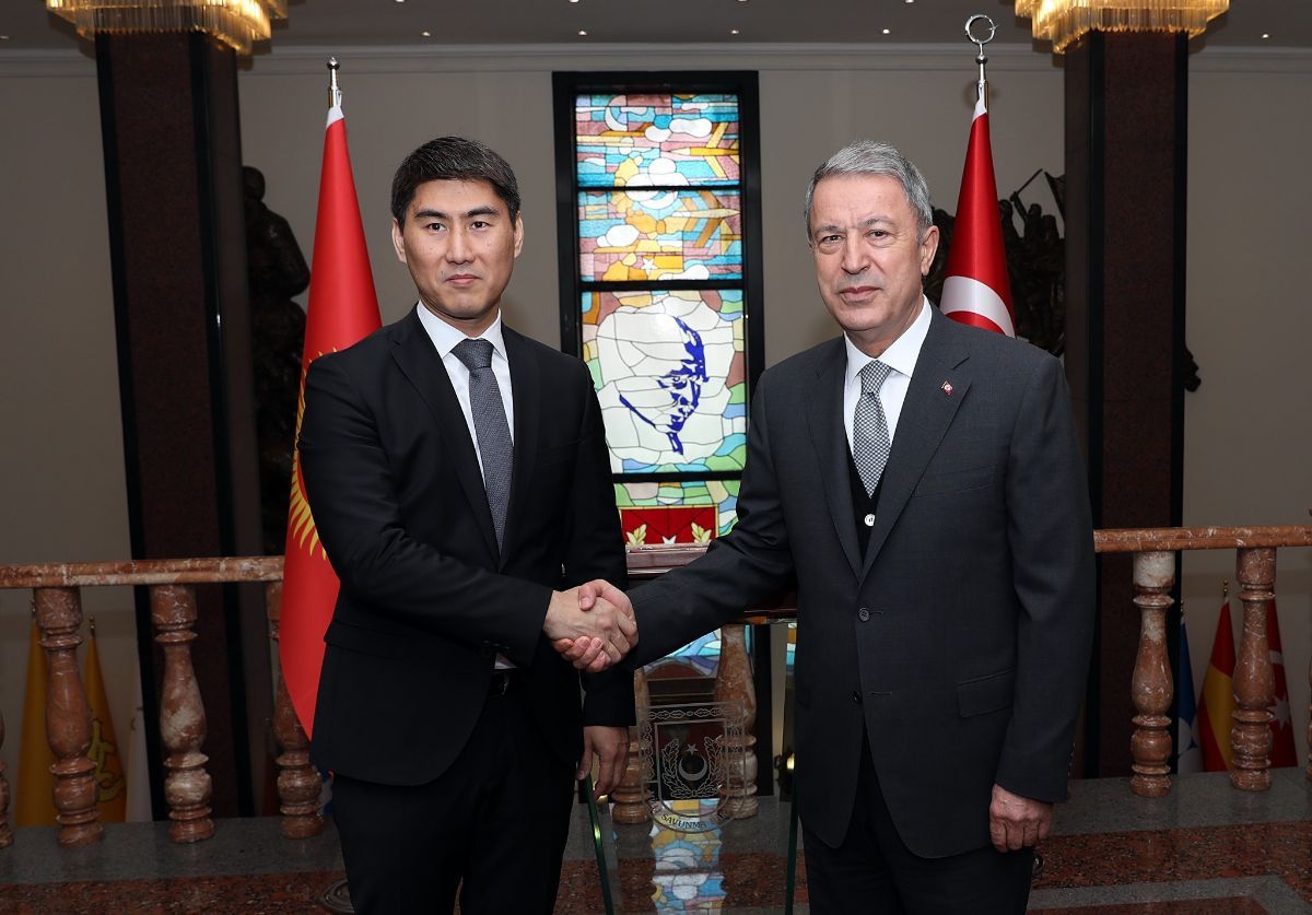 Министр Чингиз Айдарбеков встретился с Министром национальной обороны Турецкой Республики Хулуси Акаром (6-мая, г.Анкара)