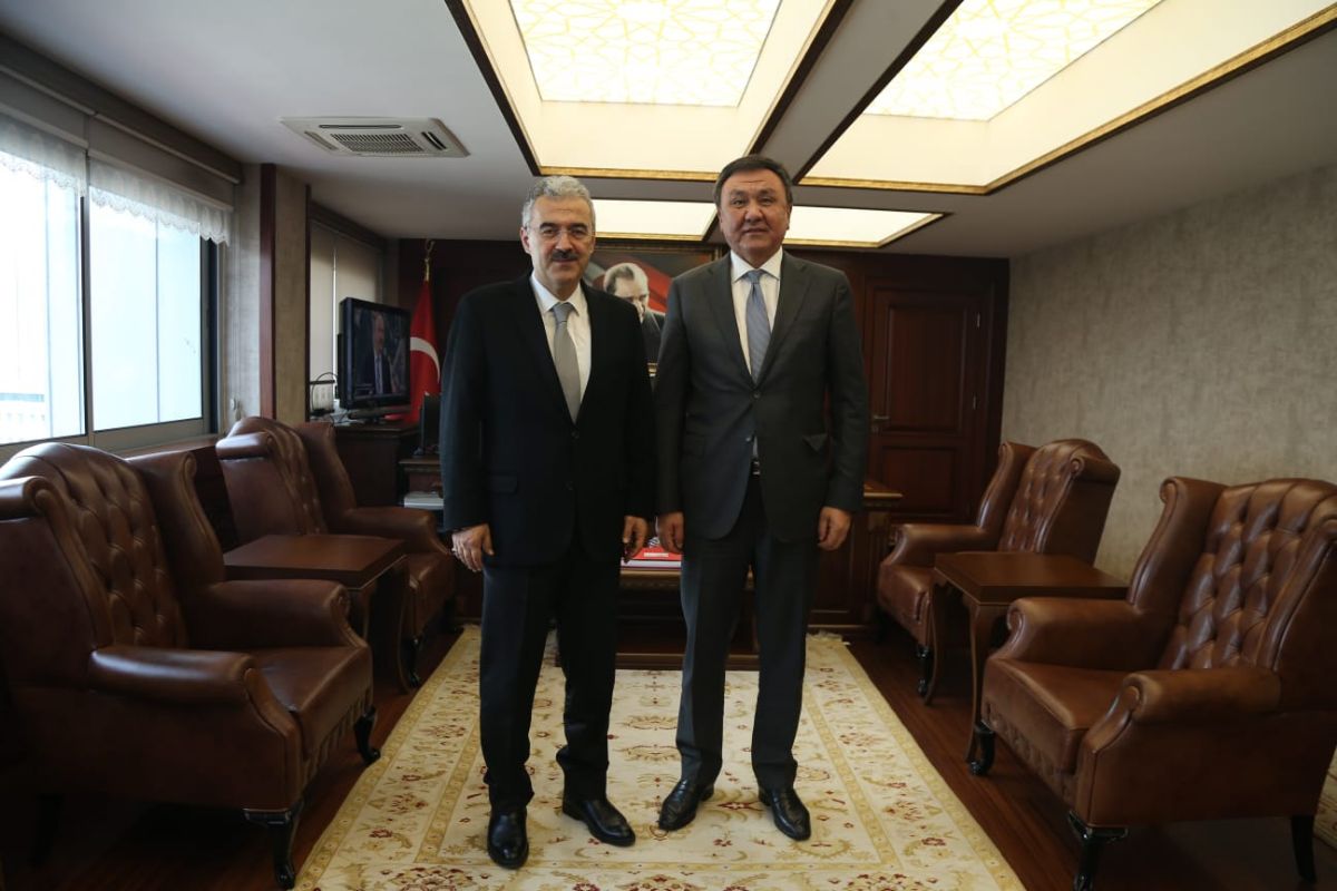 2020-01-30 With the governor of İzmir province E. Ayyıldız  